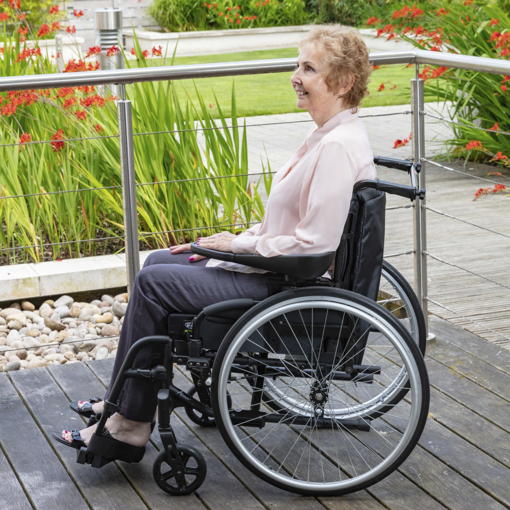 Середньоактивне крісло-коляска Invacare Action 3 NG HEMI