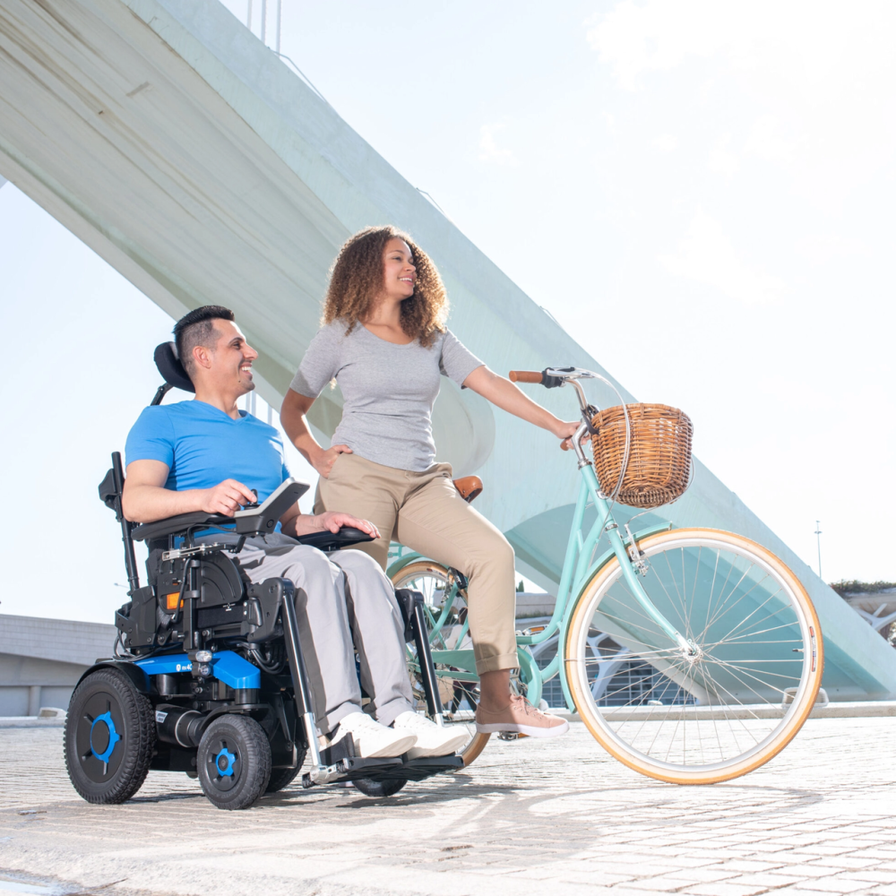 Кресло-коляска с электроприводом Invacare AVIVA RX40