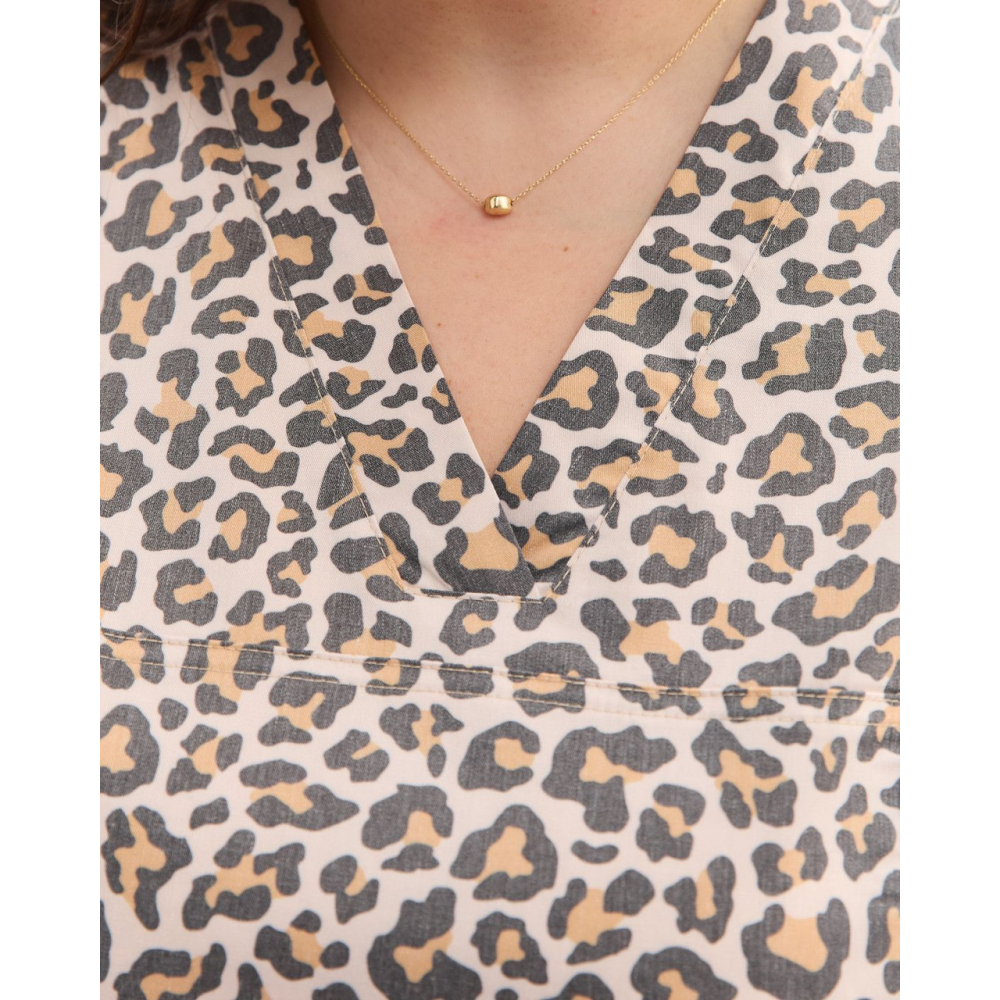 Медична сорочка жіноча Топаз принт Leopard NEW +SIZE