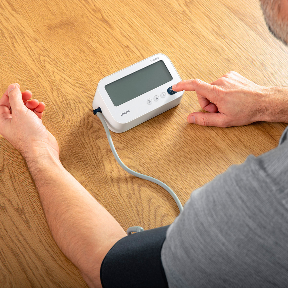 Тонометр автоматический с уникальной манжетой на плечо Intelli Wrap 22-42 см Omron M3 Comfort AFib
